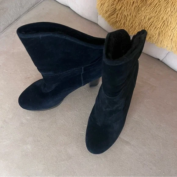 UGG Black Suede Heeled Boots with Shearling Cuff - Picture 5 of 6